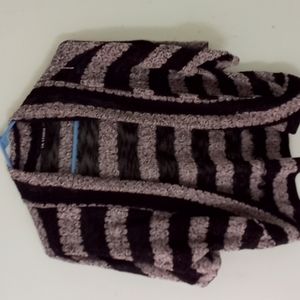 Very pretty lightweight short sleeves cardigan